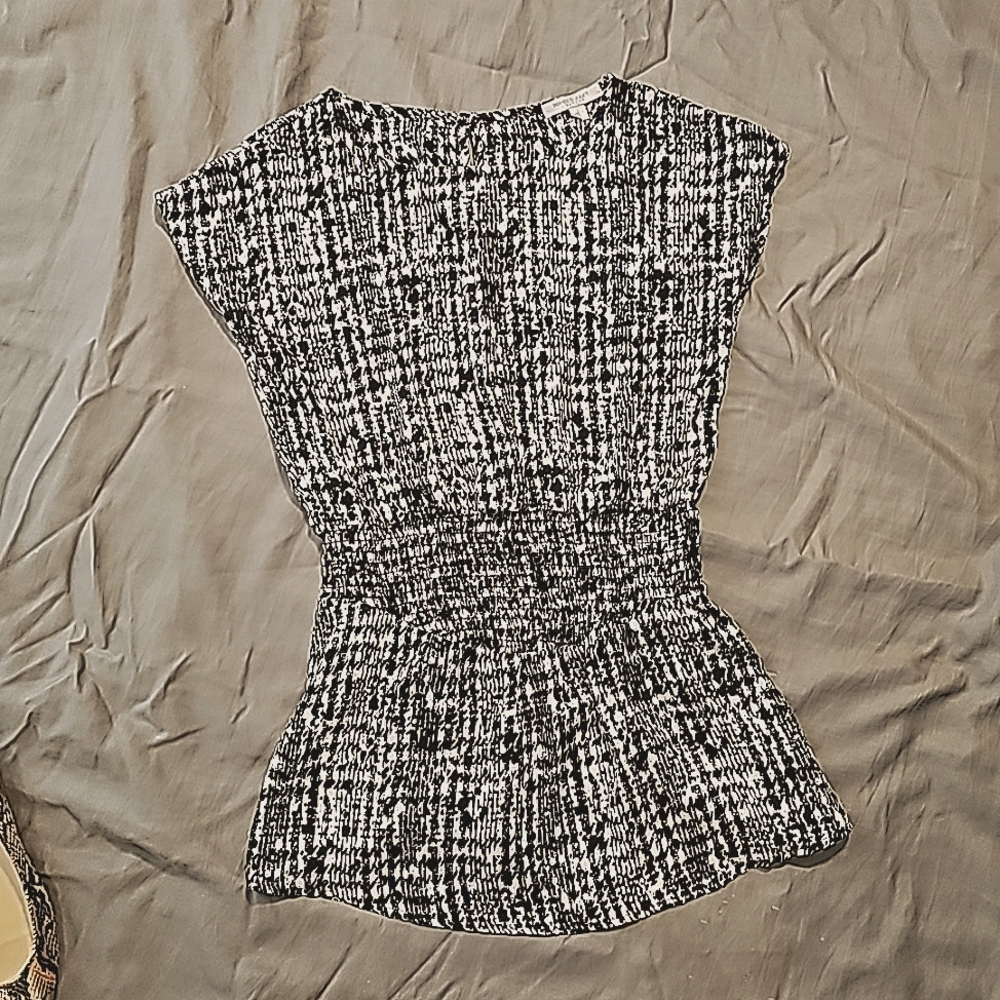 Romeo and Juliet Couture blouse size S
